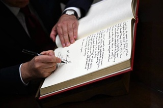 Роҳбарони Ӯзбекистон ва ИМА ба сатҳи нав баровардани шарикии стратегии дуҷонибаро истиқбол карданд