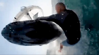 Сёрферга кит ҳужум қилди