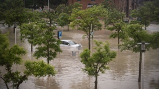 Италияда сув тошқини қурбонлари сони 14 кишига етди