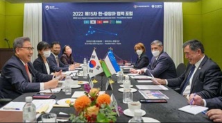 Вазирони корҳои хориҷии Ӯзбекистон ва Кореяи Ҷанубӣ дар Пусан гуфтугӯ карданд