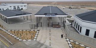 Посттағы қурылыс транспорт қатнаўына кесент етпеўи керек