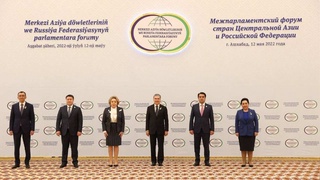 Парламент мүшелері форумның жалпы мәжілістері аясында жұмысын жалғастырды