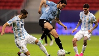 Аргентина обыграла Уругвай, на Кавани не дали пенальти