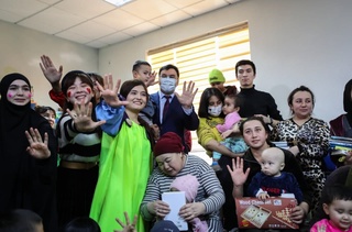 Aziz Abduhakimov Onkologiya markazidagi bemor bolaning orzusini roʻyobga chiqardi