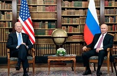 Жо Байден ва Владимир Путин Европада учрашади