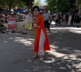 Сотувчи аёл ўзини ёқмоқчи бўлди