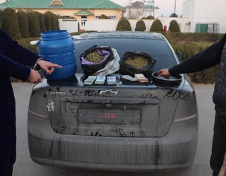 Сурхондарёда қарийб 1 кг гиёҳвандлик воситасини сотаётган шахс ушланди