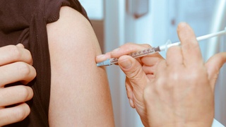 Вирус балоси ёнгинамизда, ундан ҳимояланиш учун вакцина олинг, бехавотир бўласиз