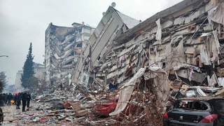 The number of victims of the earthquake in Turkey approached three thousand people