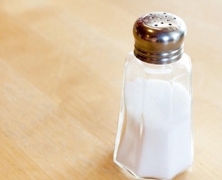 Туздан воз кечиш юрак хасталиклари хавфини камайтиради – олимлар