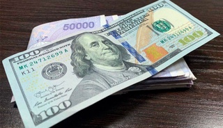 Өзбекстанда доллар курсы түсиўде даўам етпекте