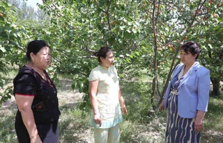 Депутат қыйтақ жер ийелери менен ушырасты