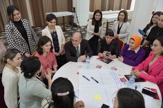 США укрепляют навыки молодых женщин-предпринимателей в Узбекистане