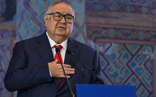 Alisher Usmanov suspended the duties of the head of the FIE in the interests of the organization
