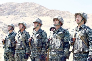 Shartnoma asosida muddatli harbiy xizmatni oʻtash uchun tanlov shartlari oʻzgartirildi