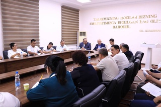 Сенатор обсудил с депутатами местных Кенгашей Навоийской области вопросы обеспечения занятости выпускников вузов