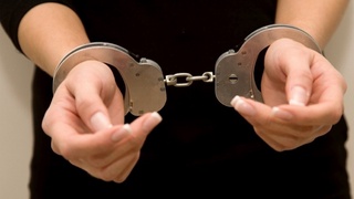 Ошпазликни таклиф қилиб, фоҳишалик билан шуғулланишга мажбур қилган аёл қўлга олинди