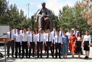 Маърифат гулшанидан улгу олаётган оқшомлар