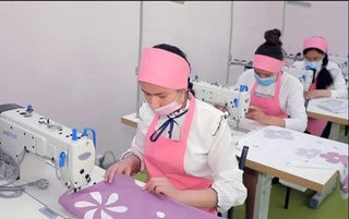 Tikuvchilik to'garagi maktabga 110 million so'm daromad keltirdi