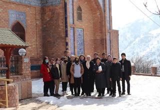 Kam ta'minlangan oila farzandlari “Hazrati Ali Buva” ziyoratgohiga borishdi