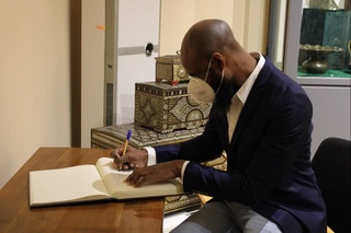 Америкалик тадқиқотчининг китобида Ўзбекистон сайёҳлик салоҳияти тасвирланади