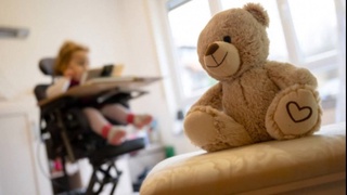 Спинал мушак атрофияси ташхиси қўйилган бемор болаларга дори воситалари бепул етказиб берилади