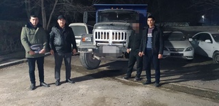 Сирдарёда қум савдоси билан шуғулланиб келган шахслар ушланди