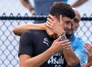 “Manchester Siti” Abduqodir Husanovning kelajagi boʻyicha qaror qabul qildi