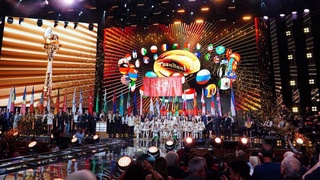 Яркий экран зеркала эпохи