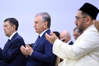 Шавкат Мирзиёев бо корҳои сохтмони маҷмӯи Имом Бухорӣ шинос шуд