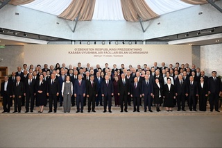 Президент Шавкат Мирзиёев Өзбекстан кәсиплик аўқамларының белсендилери менен ушырасты