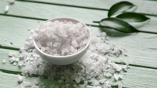 Нутрициолог туздан воз кечишнинг афзалликларини санаб ўтди