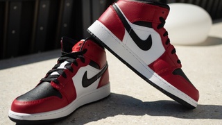 Майкл Жорданнинг кроссовкаси кимошди савдосида 2,2 миллион долларга сотилди