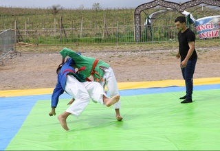 Parkent tumani Zarkent qishlogʻida “Somsa sayli” bayram tadbirlari davom etmoqda