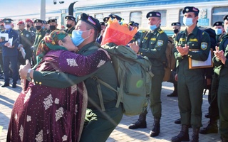 Ҳарбий хизматни ўтаб бўлган аскарлар кутиб олинди