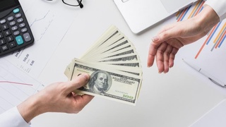 К работе микрокредитных организаций и ломбардов установили требования