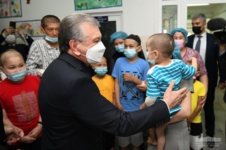 President visits children at the Hematology Center