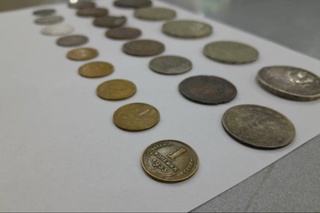 Бухоро аэропортида қадимий тангаларни олиб чиқиб кетмоқчи бўлган фуқаро тўхтатиб қолинди