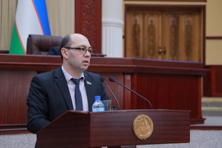 Депутат соғлиқни сақлаш вазиридан хизмат текшируви натижаларини халқ вакилларига маълум қилишни сўради