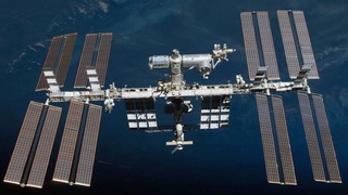 Неизвестный объект едва не столкнулся с МКС
