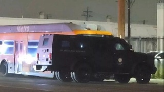 Лос-Анжелесда номаълум шахс автобус йўловчиларини гаровга олди