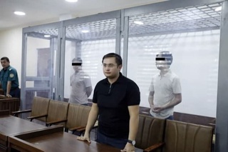 Tibbiyot xodimini do'pposlagan aka-ukaga sud hukmi o'qildi