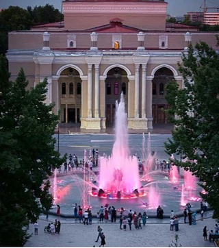 Ҳар икки йилда халқаро опера ва балет фестивали ҳамда халқаро ёш операчилар кўрик-танлови ўтказилади