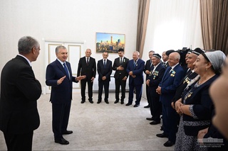 Шавкат Мирзиёев бұхаралық қоғам өкілдерімен сұхбаттасты