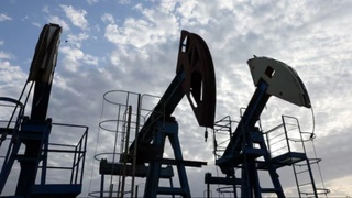 Дунёда нефть нархи яна кўтарилди
