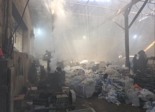 Zangiotada chiqindini yoqib, havoni zaharlayotgan korxona aniqlandi