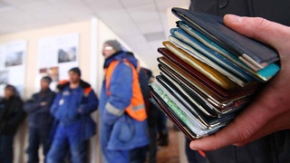 Дар Русия муддати будубоши муваққатии муҳоҷирон бидуни санксия то 30 сентябр дароз карда шуд