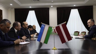 Ўзбек чарм-пойабзал маҳсулотлари Латвияда