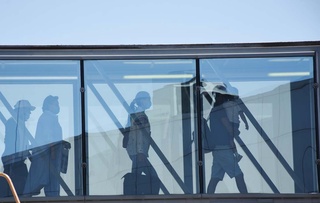 Туркистондан келган илк самолёт Тошкентга қўнди