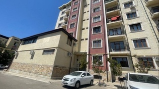 Фуқаро кўп қаватли уй олдида ўзига қўшимча уй ва офис қуриб олгани аниқланди